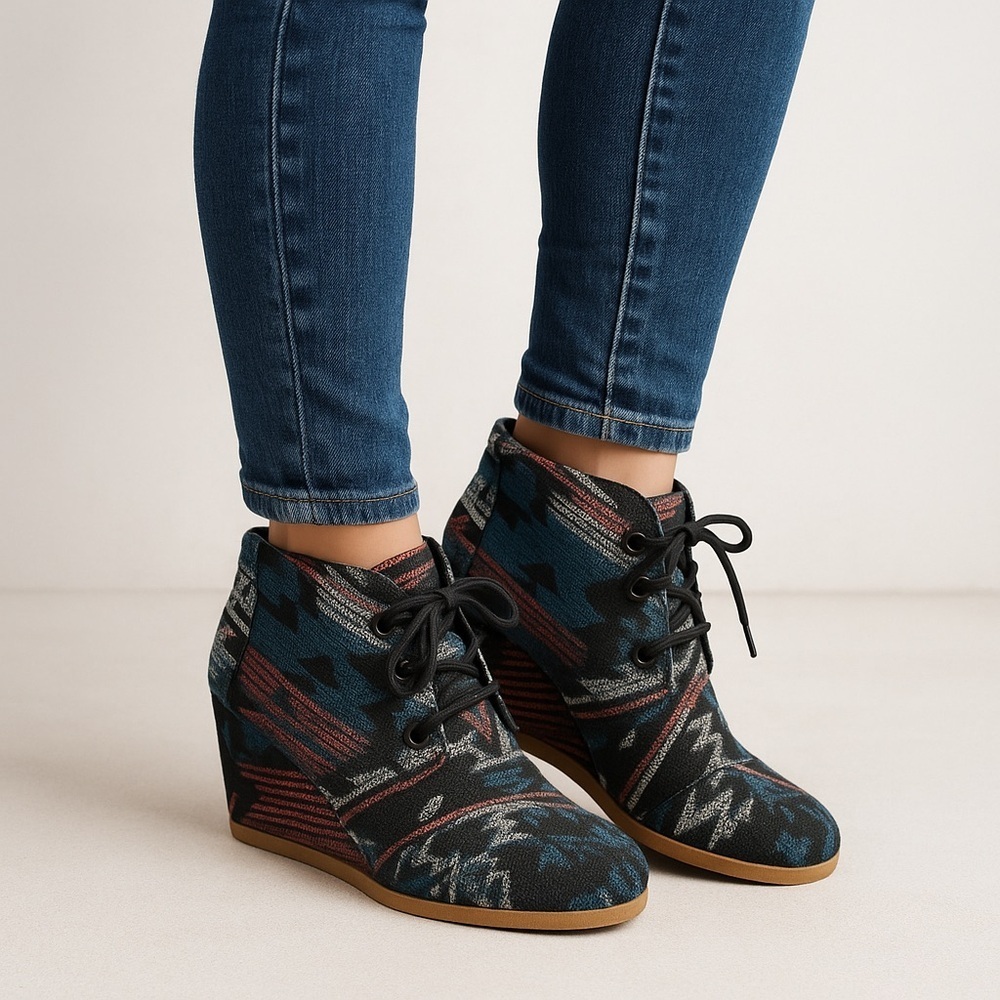 TOMS Women’s 9.5 Desert Wedge Booties – Aztec Tribal Knit Ankle Boots Black Teal